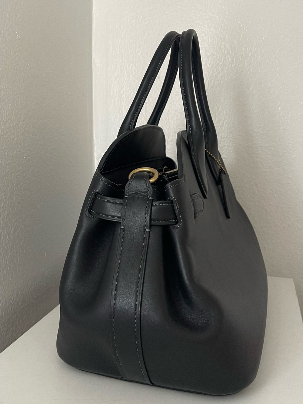 Coach Empire 35 in black glove tanned leather. - Picture 4 of 16